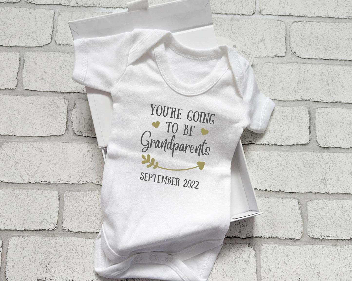 Personalised Pregnancy Announcement You're going to be an Auntie Bodysuit in Box Baby Gift New Parents Baby Coming Soon Open Me Keepsake Box