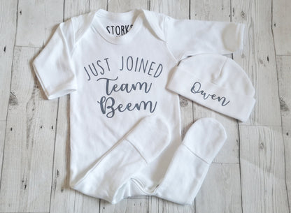 Personalised New Baby Gift First Outfit Just Joined Team Surname Unisex Clothes Sleepsuit Hat Set Boy Girl Coming Home Romper Newborn Cotton