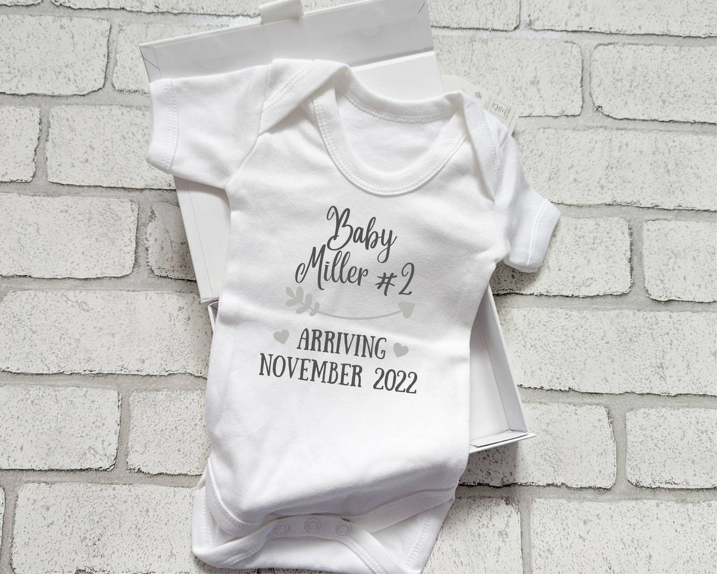 Personalised Pregnancy Announcement Bodysuit in Box Baby Gift New Parents To Be Customised Baby Coming Soon and Date Open Me Keepsake Box