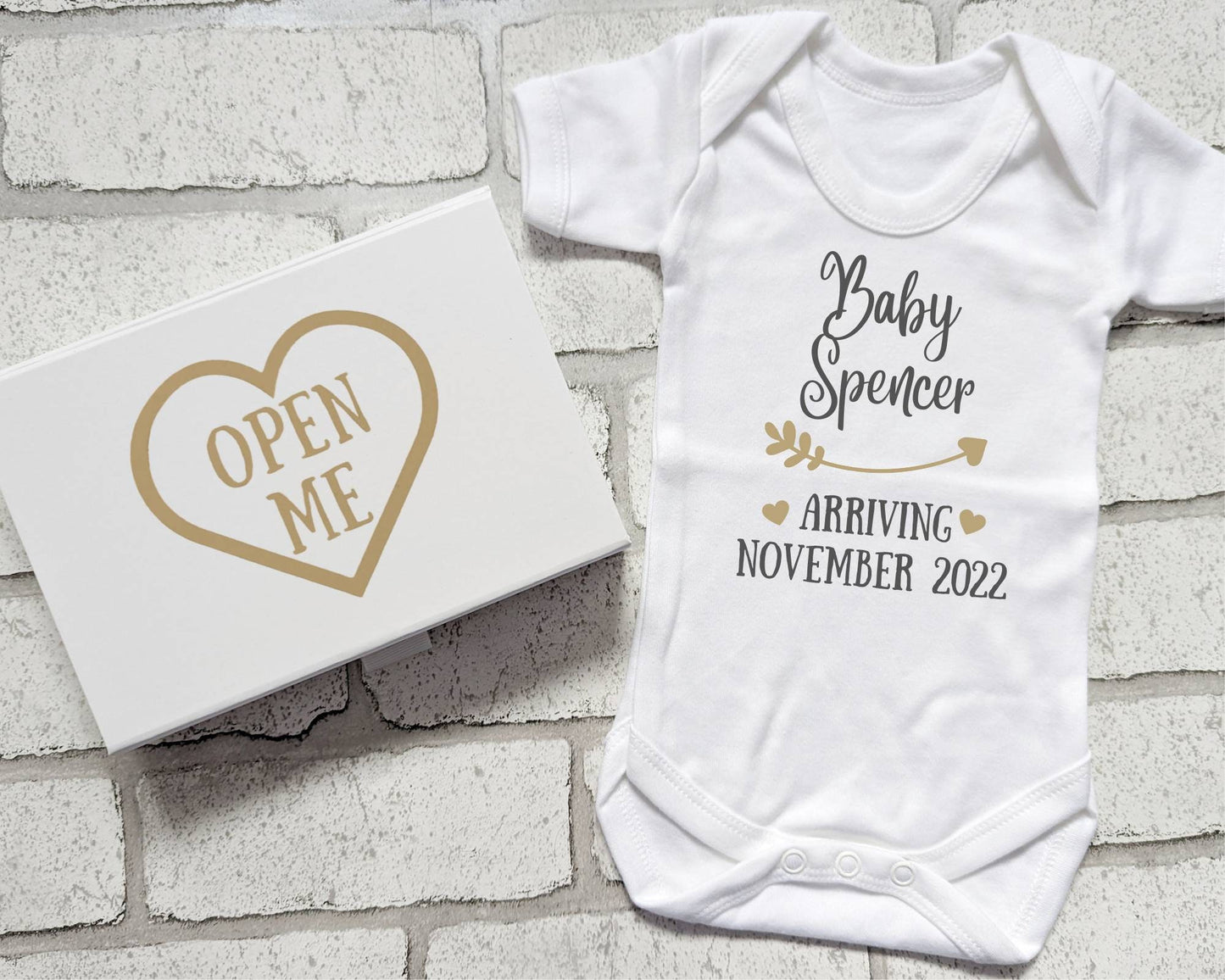 Personalised Pregnancy Announcement Bodysuit in Box Baby Gift New Parents To Be Customised Baby Coming Soon and Date Open Me Keepsake Box