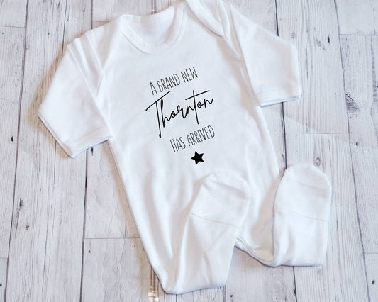 Personalised New Baby Outfit A Brand New Name Has Arrived Unisex Sleepsuit Gift I'm Here Coming Home Romper Bodysuit Newborn Cotton