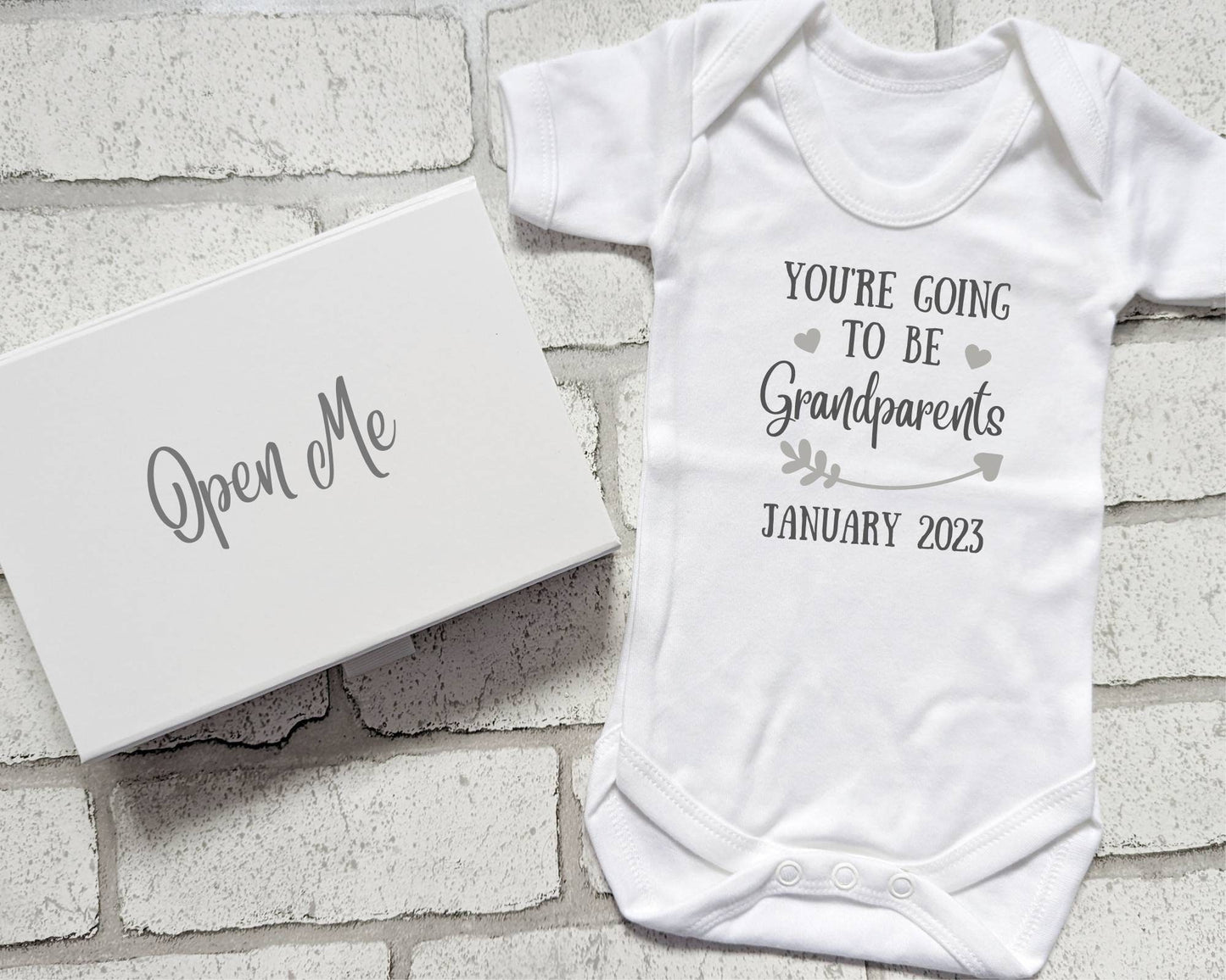 Personalised Pregnancy Announcement You're going to be an Auntie Bodysuit in Box Baby Gift New Parents Baby Coming Soon Open Me Keepsake Box