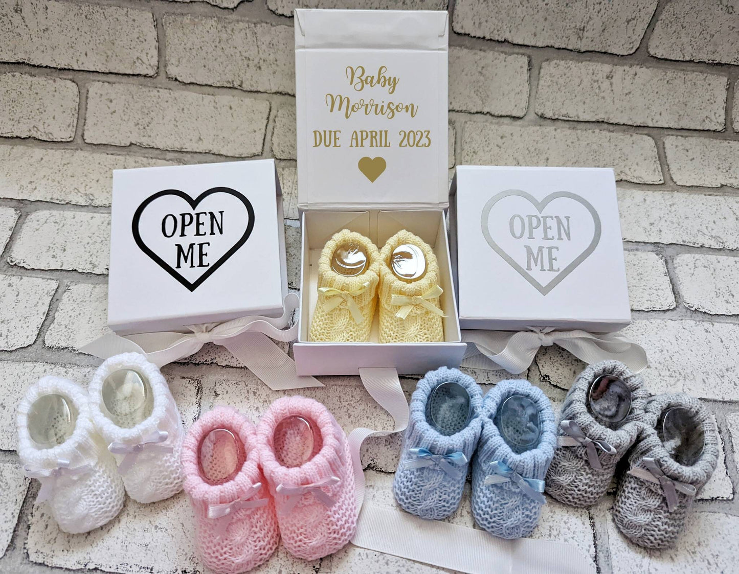 Personalised Pregnancy Announcement Gift Baby Shoes in Box Any Text Surrogacy You're going to be Parents Daddy Mummy Grandparents Any Name