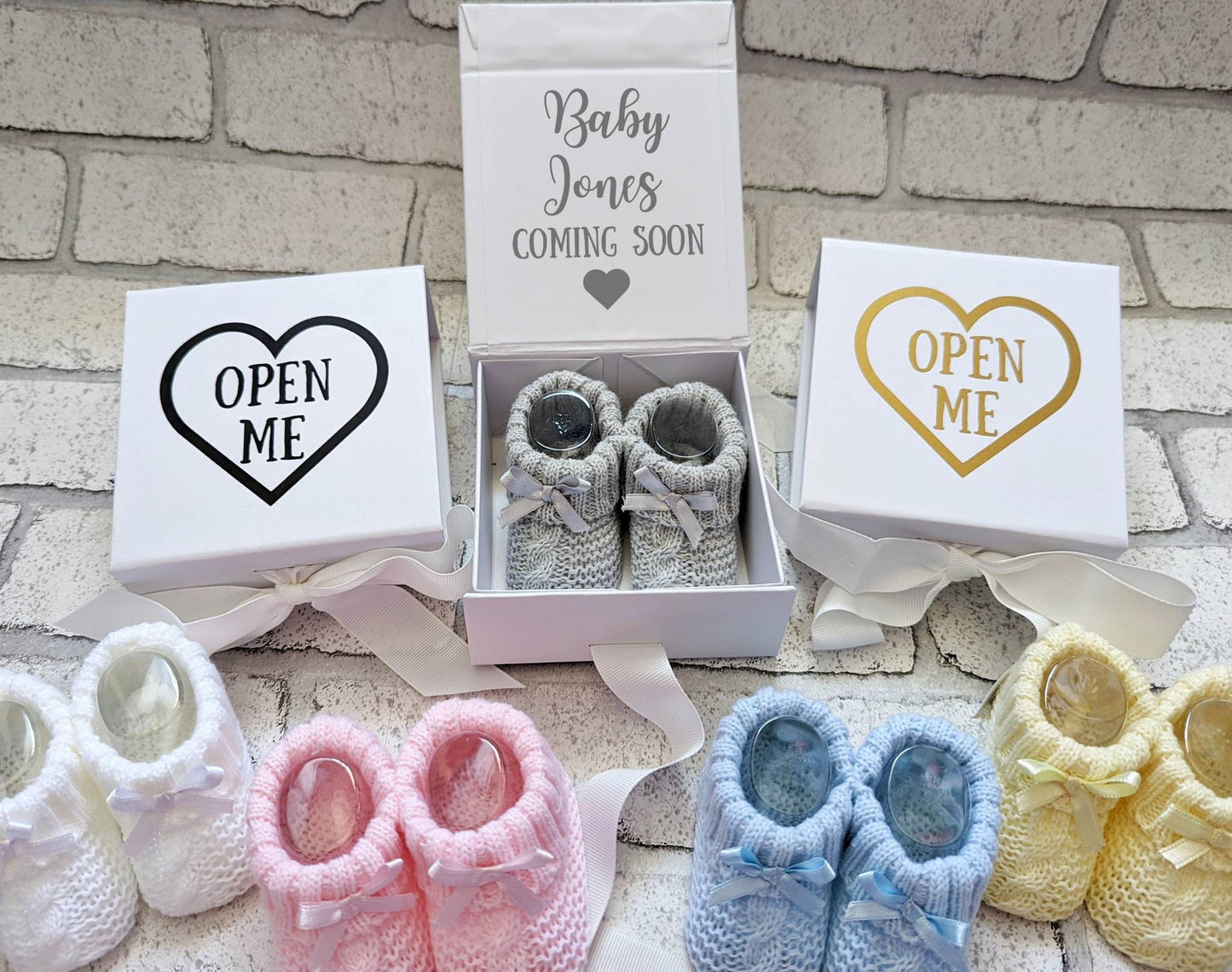 Personalised Pregnancy Announcement Gift Baby Shoes in Box Any Text Surrogacy You're going to be Parents Daddy Mummy Grandparents Any Name