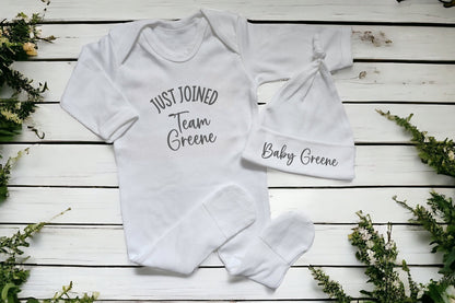 Personalised New Baby First Outfit Just Joined Team Surname Unisex Sleepsuit Hat Set Boy Girl Gift Coming Home Romper Suit Newborn Cotton