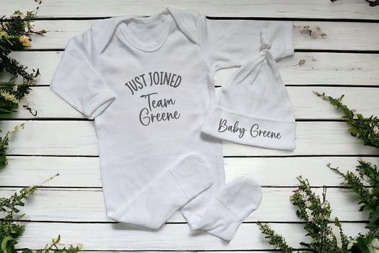 Personalised New Baby First Outfit Just Joined Team Surname Unisex Sleepsuit Hat Set Boy Girl Gift Coming Home Romper Suit Newborn Cotton
